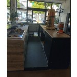 BANCO BAR START UP L 3000 WOOD CON RETROBANCO L 3000 BANCALINA IN VETRO CURVATO E TEMPERATO E PEDANA ANTISCIVOLO